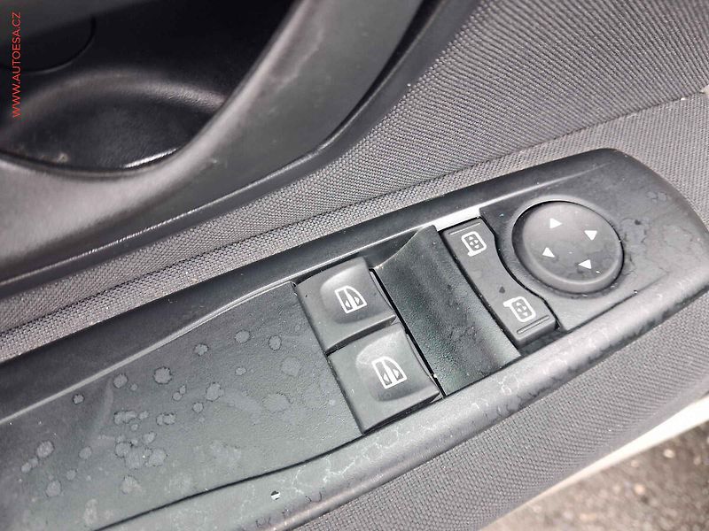 Renault Mégane (2011) 1.6i, 1.maj,ČR, AC, temp - fotka 15 z 16