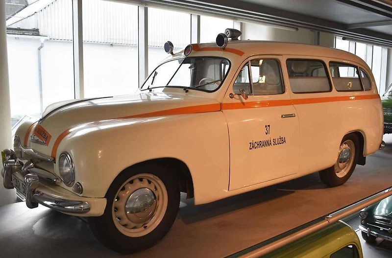 Škoda 1200 na startu veteránské rallye