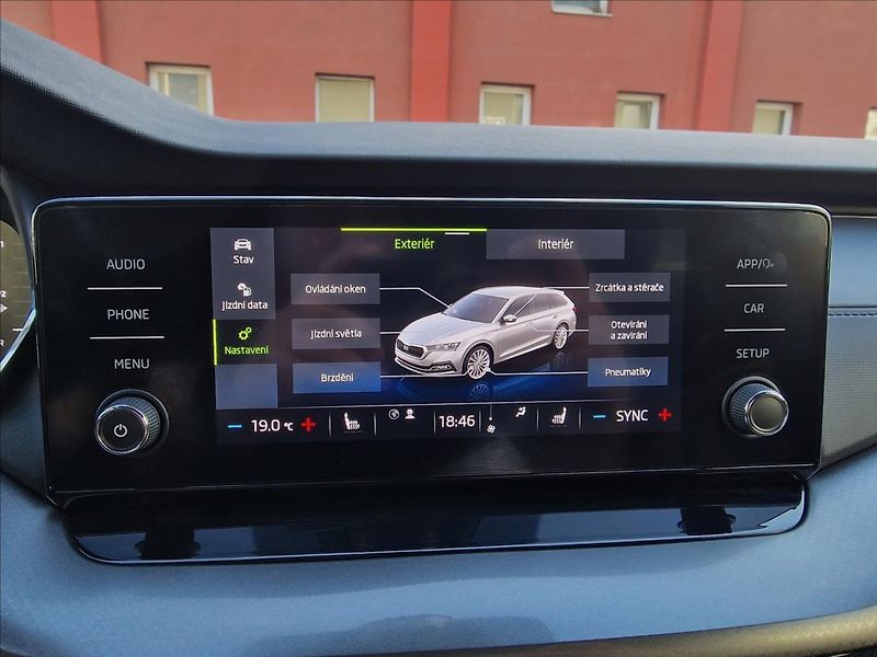Škoda Octavia 2.0TDI DSG Ambition,ČR,1.Maj. - fotka 30 z 50
