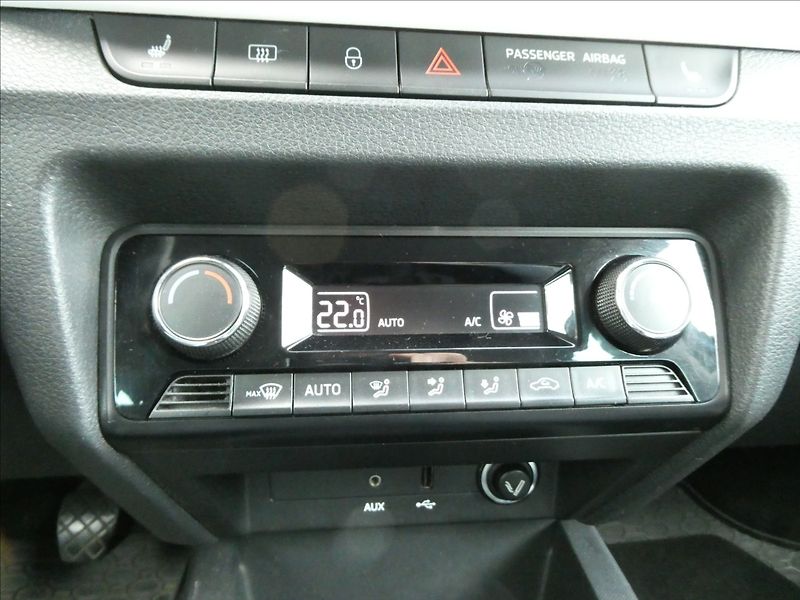 Škoda Fabia 1,2 TSi 2xkola,auto klima,temp - fotka 28 z 42