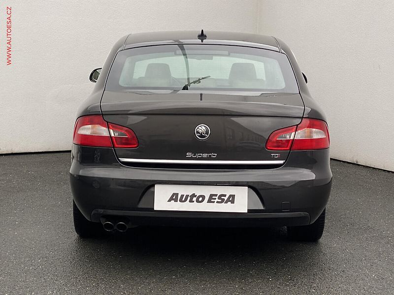 Škoda Superb (2010) 2.0 TDi, Elegance, DSG, bixen - fotka 5 z 18