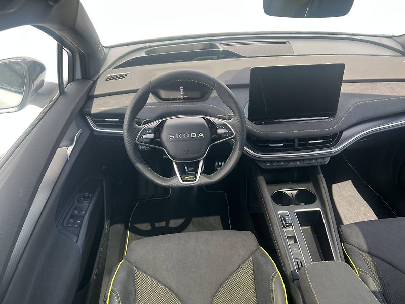 Škoda Enyaq (2025) RS 4x4 84kWh - fotka 4 z 6