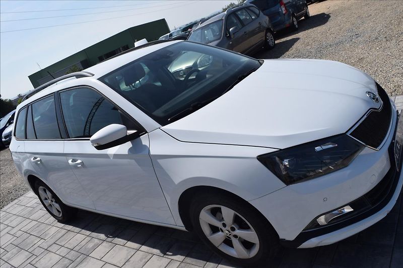 Škoda Fabia 1,2 TSI 66KW TOP VÝBAVA - fotka 4 z 49