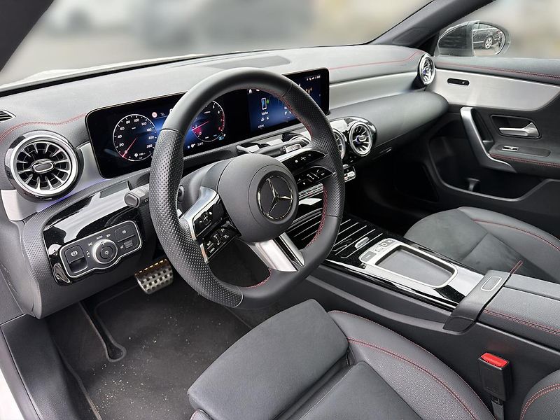 Mercedes-Benz CLA 200 kupé - fotka 9 z 17