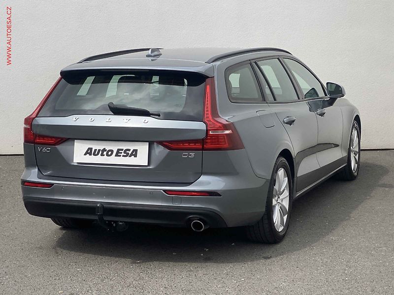 Volvo V60 (2018) 2.0d, Navi, LED, AC - fotka 4 z 18