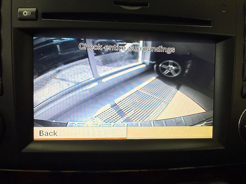 Mercedes-Benz GL (2009) 550 4MATIC - fotka 17 z 34