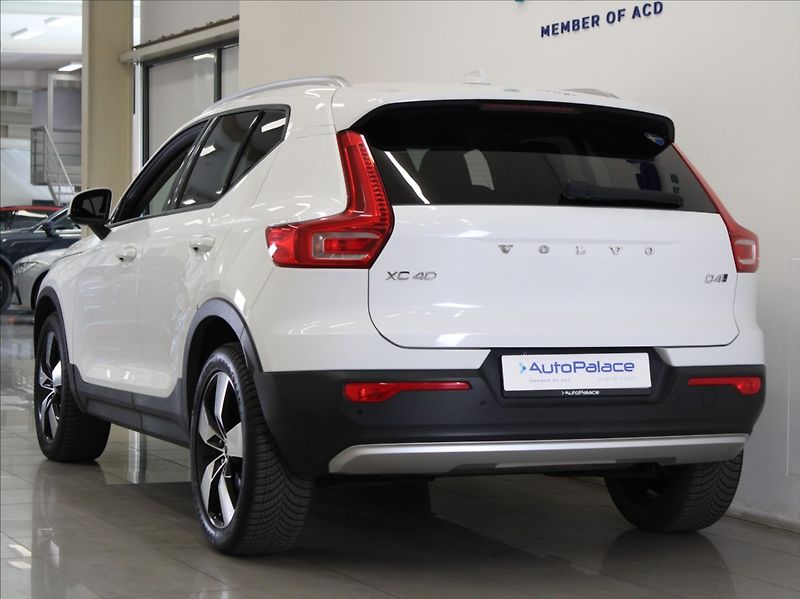 Volvo XC40 2,0 D4 AWD Mom.PRO Pilot Tažné - fotka 3 z 21