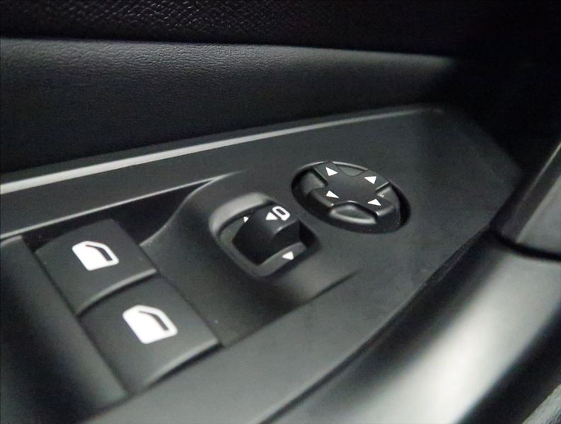 Peugeot 308 1,2 PT ALLURE NAVI KAMERA ČR - fotka 18 z 46