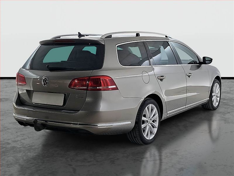 Volkswagen Passat (2013) 2.0 TDI, Automat, Navi, Xenony - fotka 5 z 23