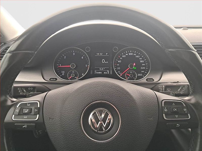 Volkswagen Passat (2013) 2.0 TDI, Automat, Xenony - fotka 16 z 16