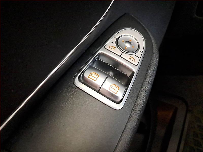 Mercedes-Benz Třídy V (2019) 300 d 4MATIC, ČR - fotka 16 z 19