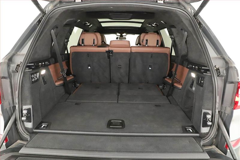 BMW X7 (2022) xDrive40d - fotka 11 z 30