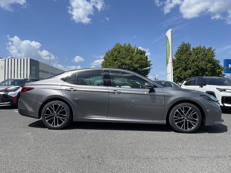 Toyota Camry 2.5 Hybrid Executive - fotka 2 z 29