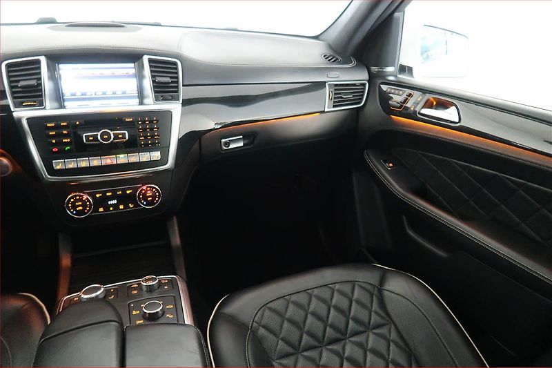 Mercedes-Benz GL (2015) 350 CDI - fotka 8 z 24