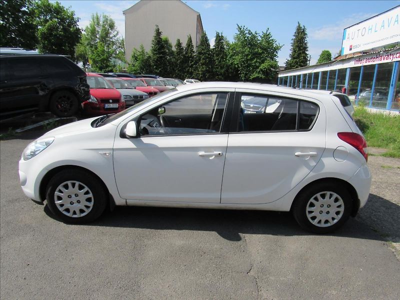 Hyundai i20 1,2 i 57kW - fotka 7 z 24