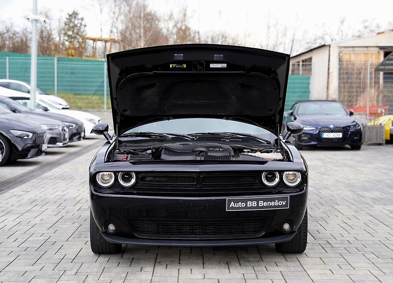 Dodge Challenger 3.6 V6 automat,/kůže/xenony - fotka 9 z 38