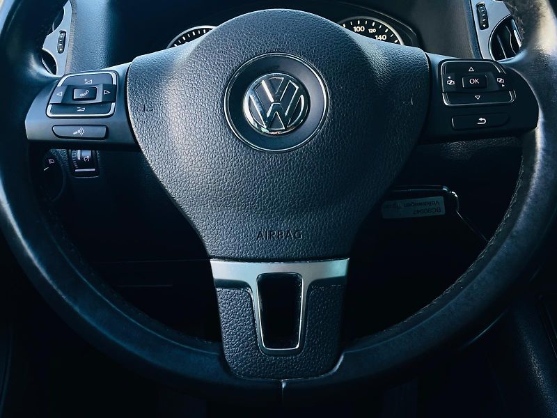 Volkswagen Tiguan 2.0TSI 4x4 AUTOMA KAMERA TAŽNÉ - fotka 25 z 44