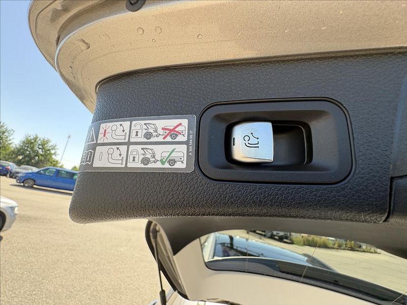 Mercedes-Benz Třídy C 2,0 220d 143kW 4M,AVG,Led,Pano - fotka 41 z 48