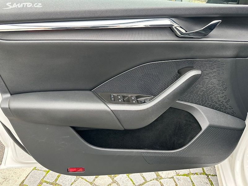 Škoda Octavia 2,0 TDI Sportline paket - fotka 26 z 43