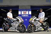 Tým Fiat Yamaha, Jorge Lorenzo (vlevo) a Valentino Rossi před závodem na okruhu Laguna Seca 2010.