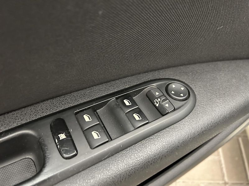 Peugeot 407 2.2 HDI - fotka 9 z 22