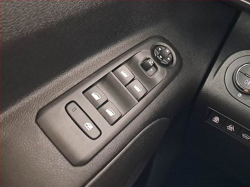 Opel Combo (2020) Life 1.2 Turbo, 5Míst, ČR - fotka 16 z 19