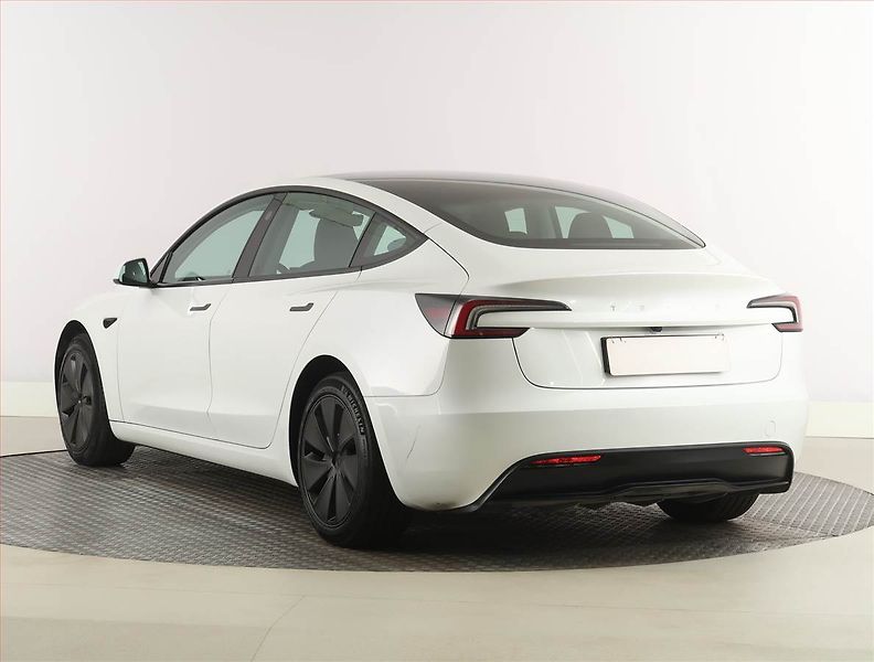 Tesla Model 3 (2025) Long Range RWD 79kWh, SoH 94% - fotka 4 z 27