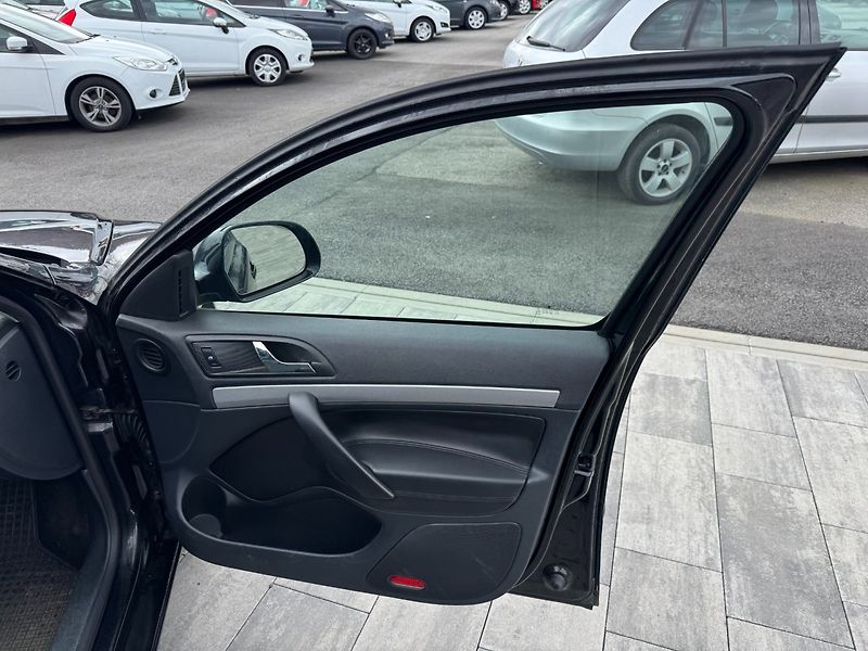Škoda Octavia (2010) 1.6 TDI 77kW - fotka 26 z 29