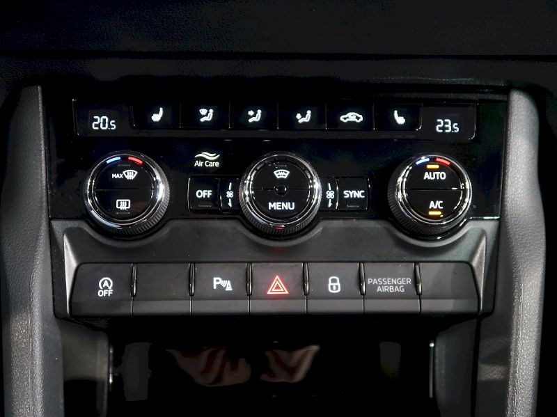 Škoda Karoq (2025) TOP SELECTION 1.5TSI 110KW DSG - fotka 32 z 41