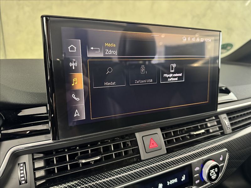 Audi A5 2,0 TDi  S-Line Quattro Matrix - fotka 33 z 47