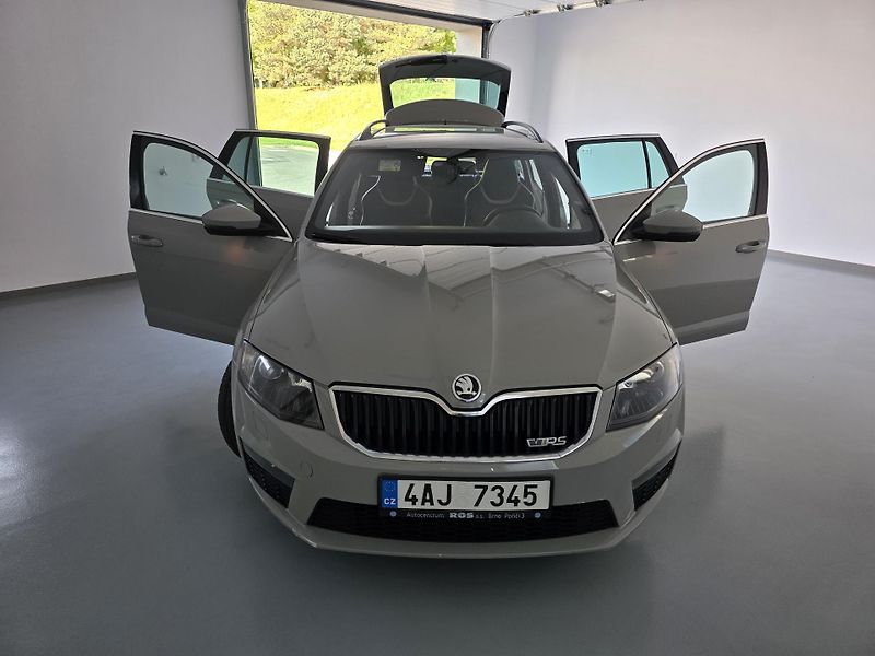 Škoda Octavia (2014) ŠKODA OCTAVIA VRS - fotka 27 z 42