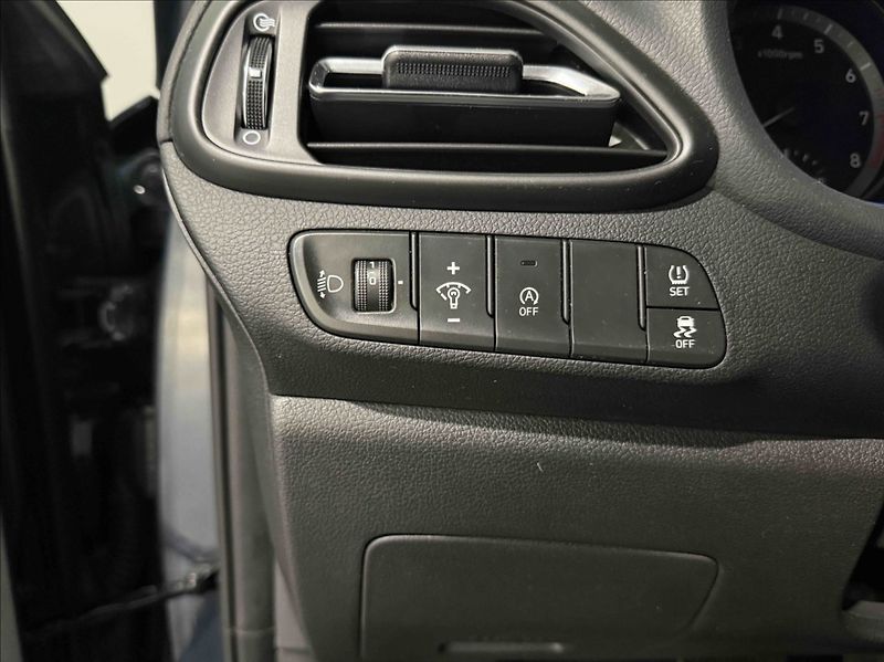 Hyundai i30 1,0 T-GDI SMART AT - fotka 14 z 19