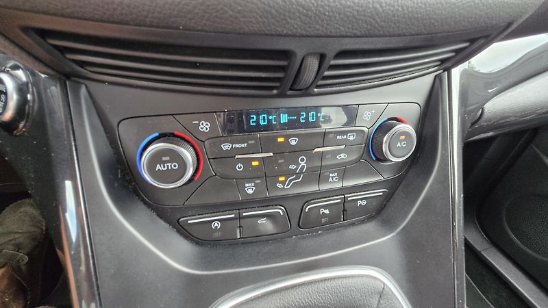 Ford Kuga 2.0TDCIi TITANIUM  110KW 1MAJ. - fotka 36 z 43