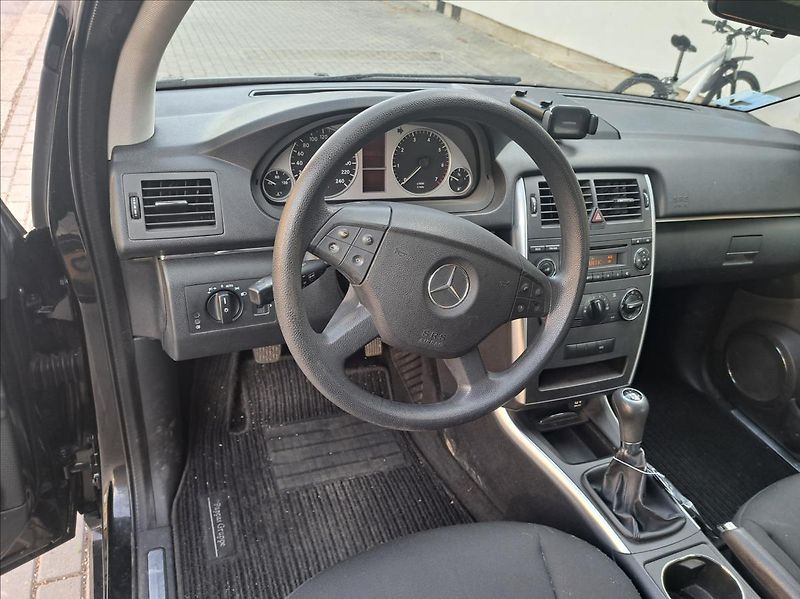 Mercedes-Benz Třídy B B180 i   1,7 - fotka 18 z 35