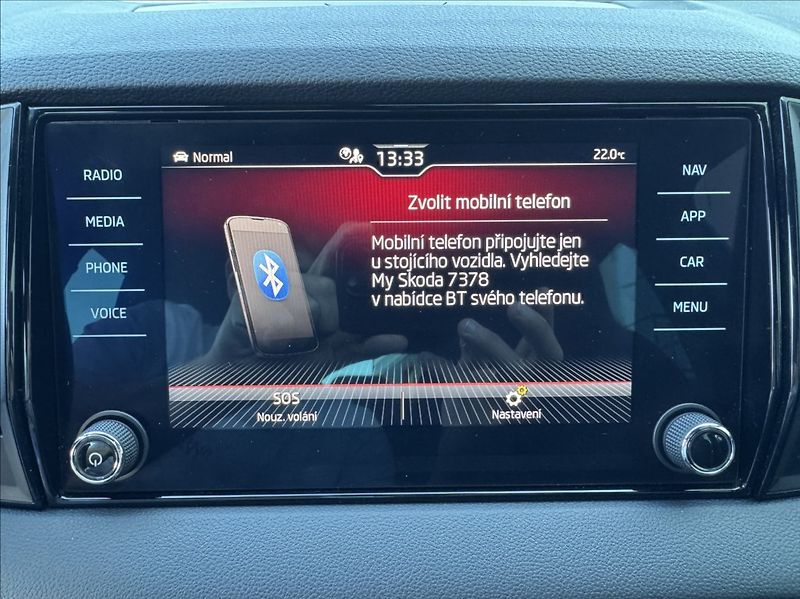 Škoda Karoq 1,5 TSI DSG SPORTLINE DPH ČR - fotka 35 z 50