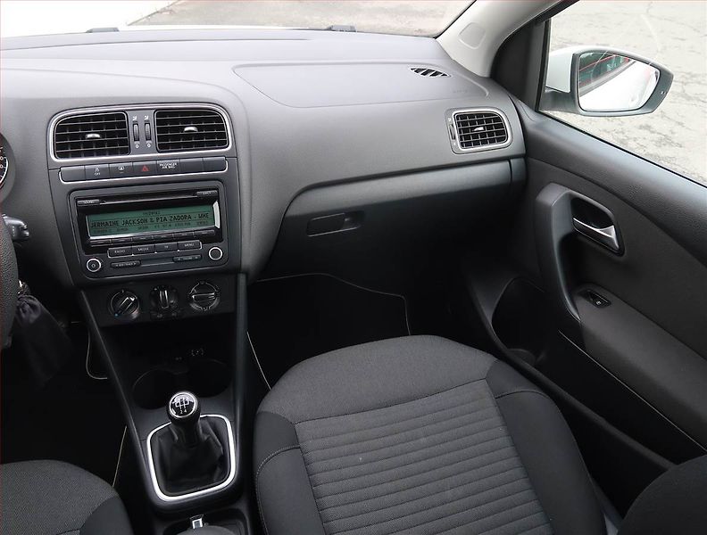 Volkswagen Polo (2011) 1.2 12V, Tempomat - fotka 8 z 17