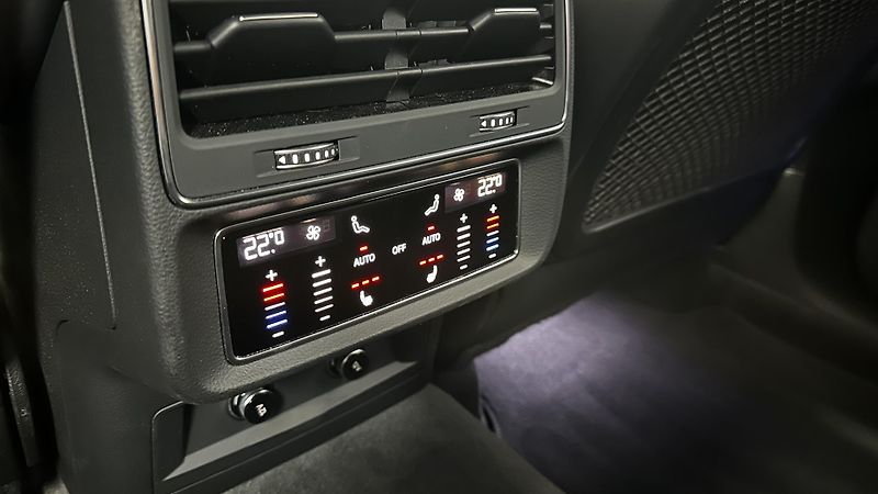 Audi RS Q8 TOP STAV / PLNÁ VÝBAVA  - fotka 29 z 54