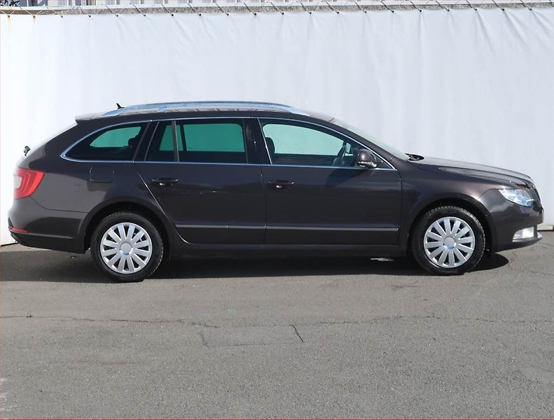 Škoda Superb (2010) Elegance 2.0 TDI, Automat - fotka 6 z 21