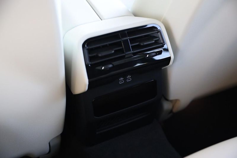 BMW Řada 5 540d xDrive Touring - fotka 16 z 18