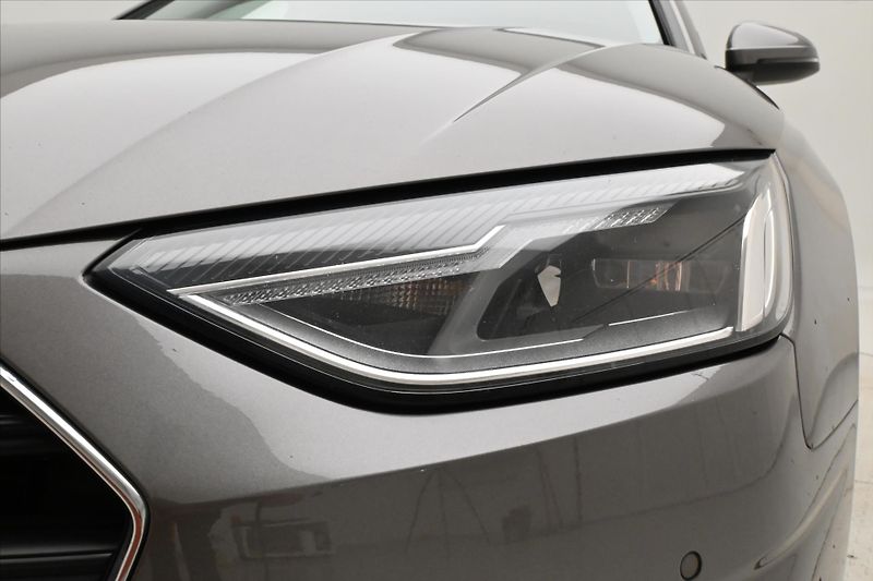 Audi A4 Avant 2,0 TDI 120kW Mild Hybri - fotka 24 z 26