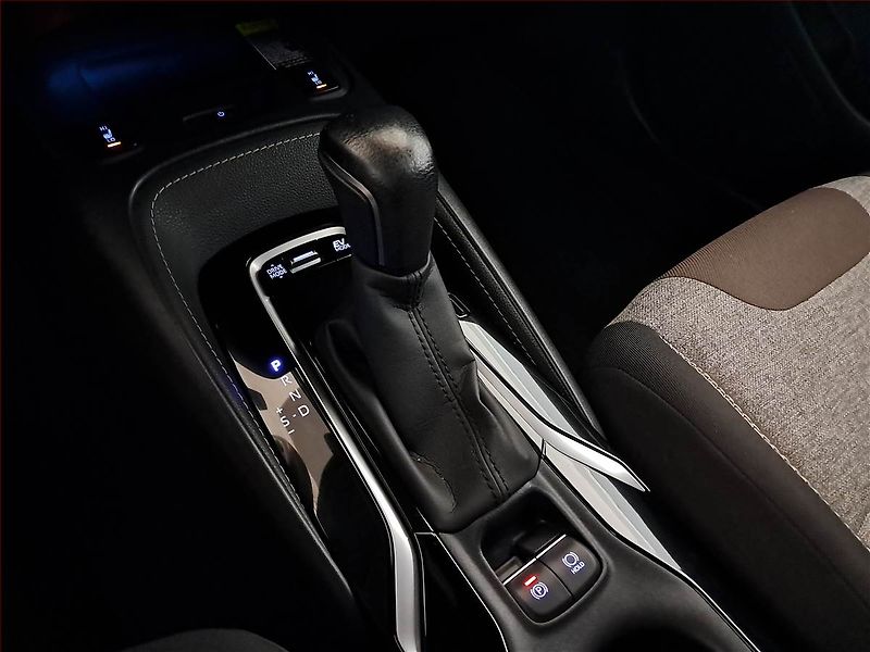 Toyota Corolla (2021) 2.0 Hybrid, Automat - fotka 13 z 17