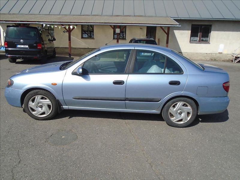 Nissan Almera 1,5 - fotka 6 z 16
