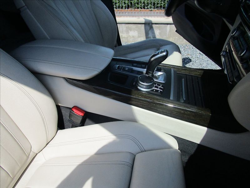 BMW X5 xDrive 30d M-Paket  ČR - fotka 35 z 70