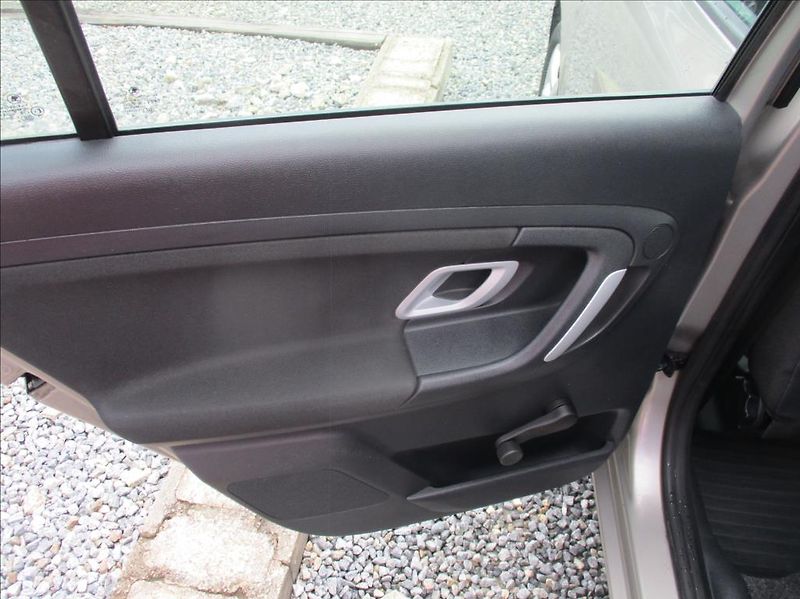 Škoda Fabia 1,4 i 16v,aut.klima,serv.kn. - fotka 10 z 37
