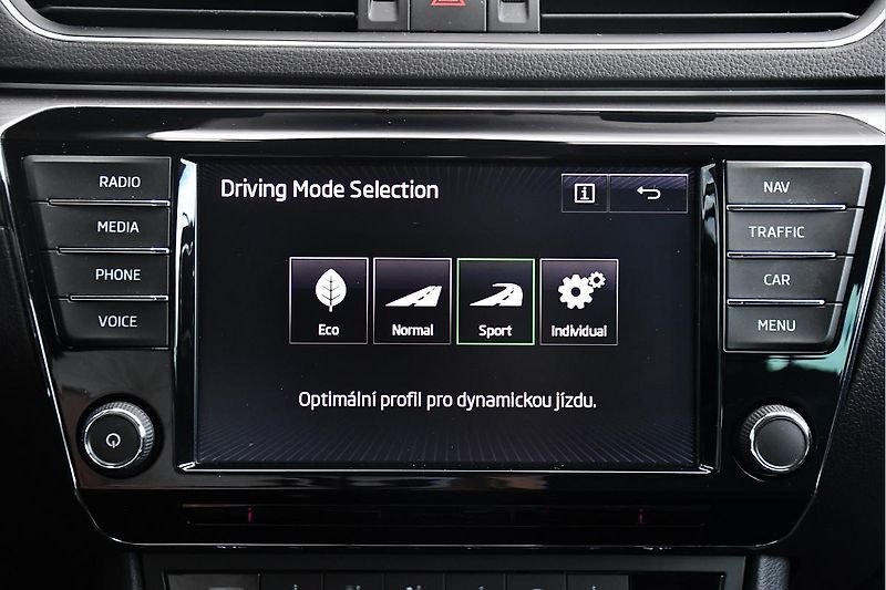 Škoda Superb 1.6TDi 88kW STYLE - fotka 30 z 40