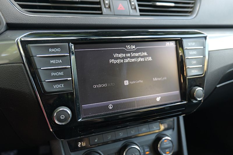 Škoda Superb 1.4 TSI Smartlink DAB PDC - fotka 20 z 28