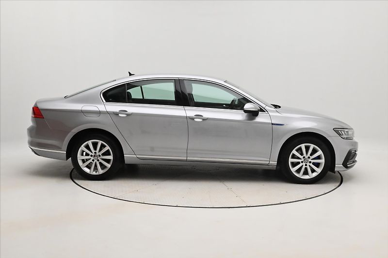 Volkswagen Passat 1,4 TSI GTE 160 kW DSG Highlin - fotka 4 z 32