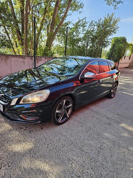 Volvo V60 (2012) R DESIGN - fotka 1 z 31