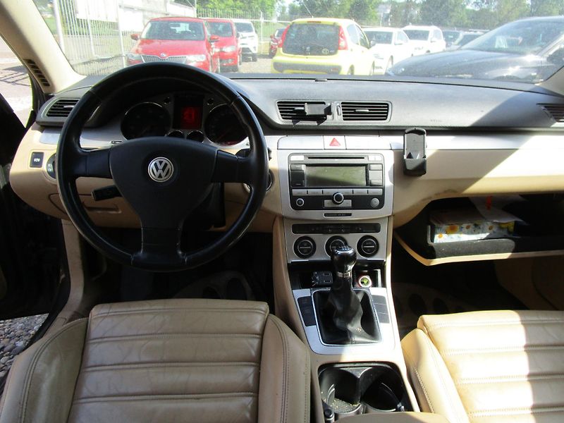 Volkswagen Passat 2,0TDi-125KW - fotka 8 z 15