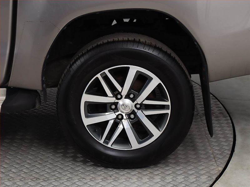 Toyota Hilux (2017) Executive 2.4 D-4D - fotka 13 z 20
